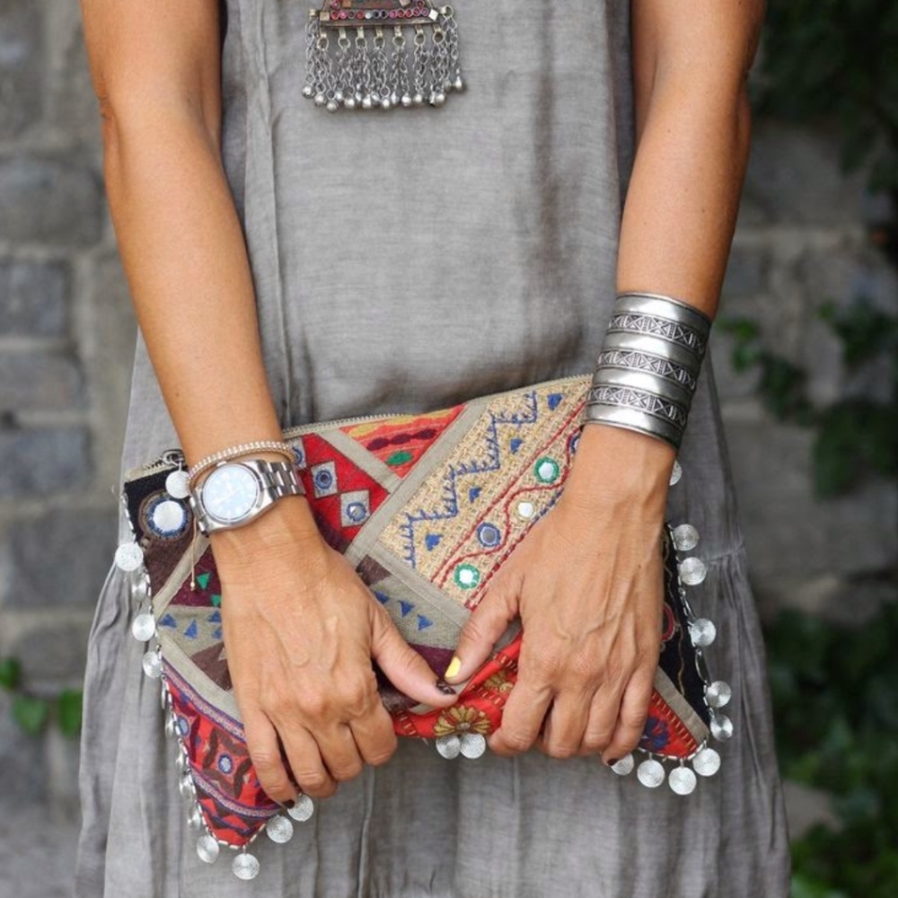COMIMG SOON Clutch bag